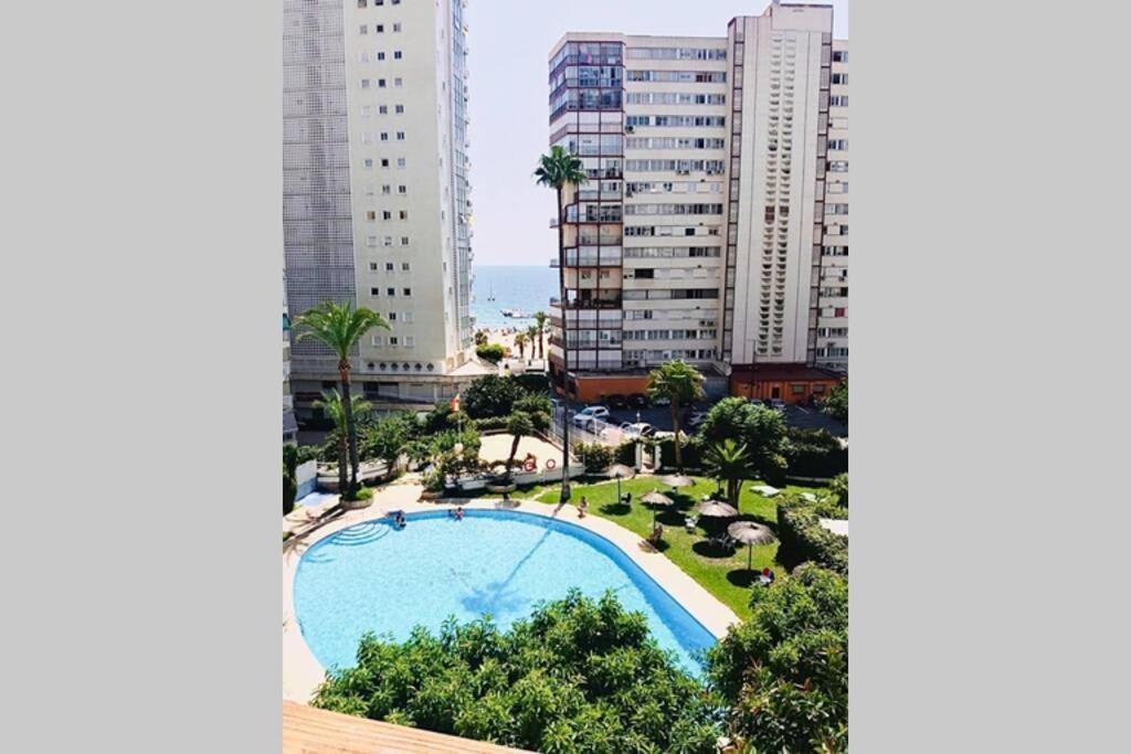 Mediterraneo, Muy Centrico, En Plaza Triangular, Soleado, Con Jardines Y Piscina Y La Playa Enfrente Andando, Con Parking Exterior Comunitario Apartment
