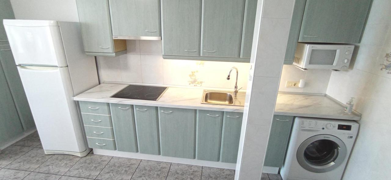 Apartment Mediterraneo, Muy Centrico, En Plaza Triangular, Soleado, Con Jardines Y Piscina Y La Playa Enfrente Andando, Con Parking Exterior Comunitario Benidorm